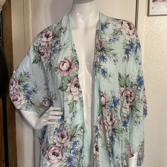 This top will be perfect for summer time. - Picture 5 of 5